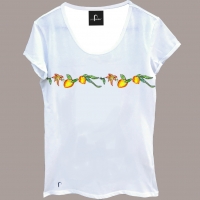 T-Shirt-con-limoni-sul-seno