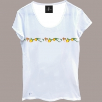 T-Shirt-con-limoni-sul-seno